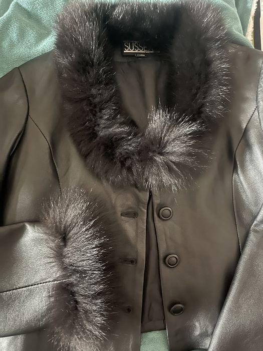 Vand haina dama piele si blana naturala