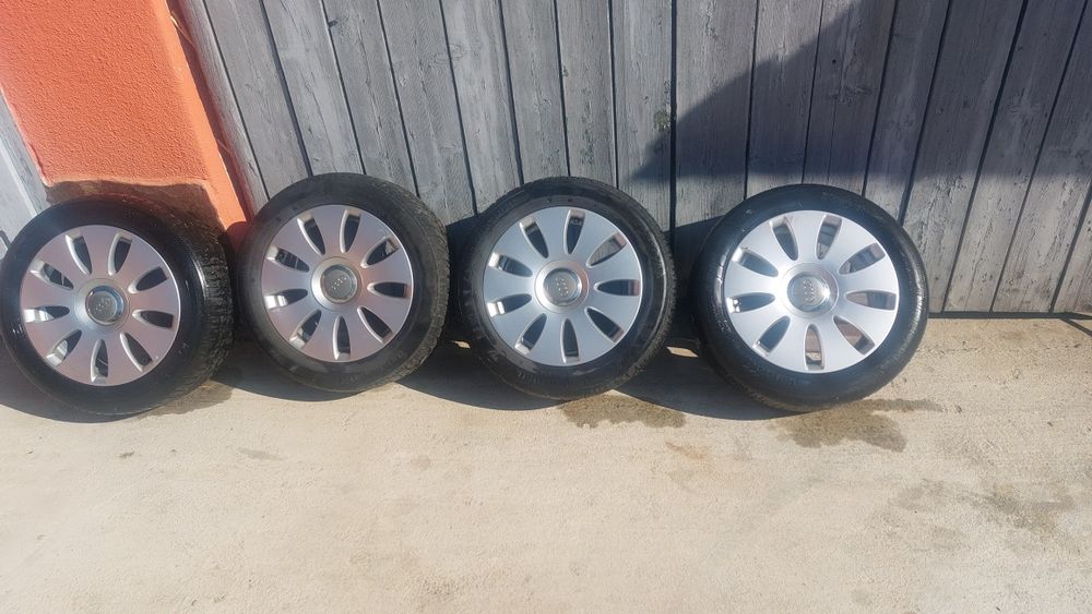 Vând 4 jante audi