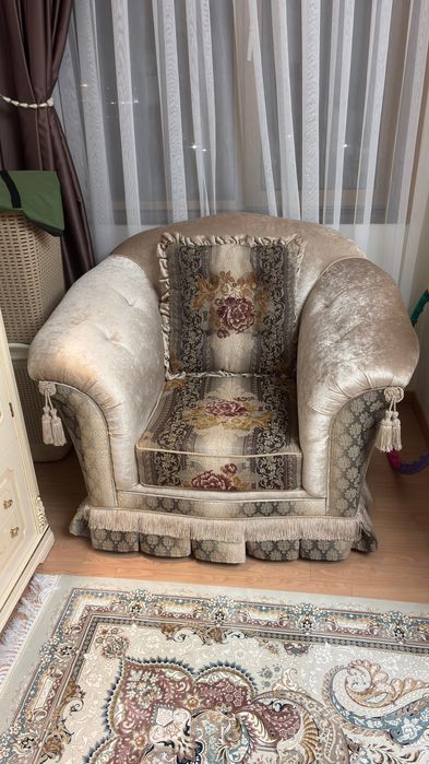 Продам диван с креслом