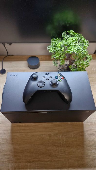 Xbox Series X impecabil – Manetă + Accesorii originale