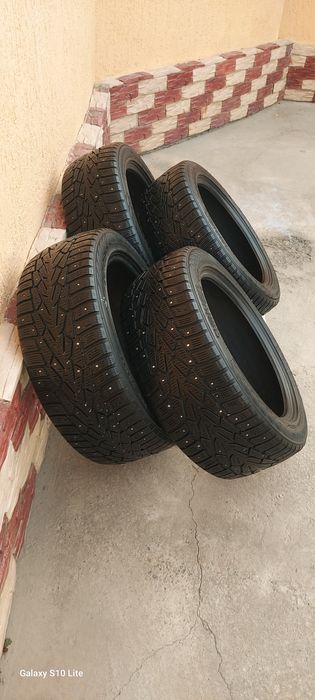 Продам зимние шины 215/50/R17