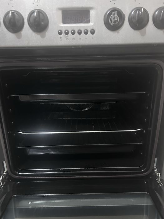 Продам газовую плиту с электродуховкой.