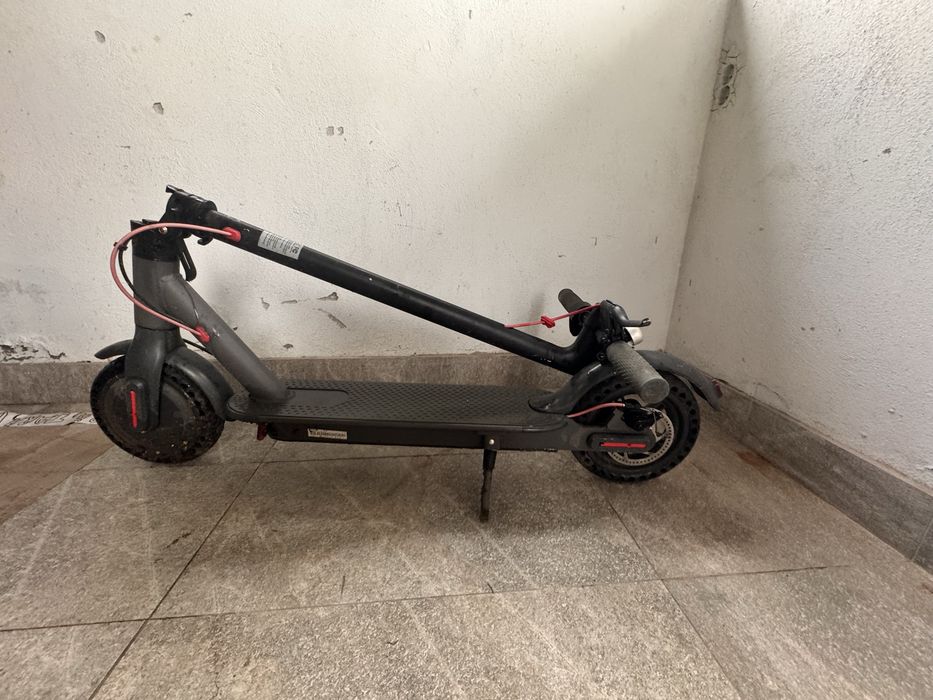 Vand trotineta electrica cu incarcator