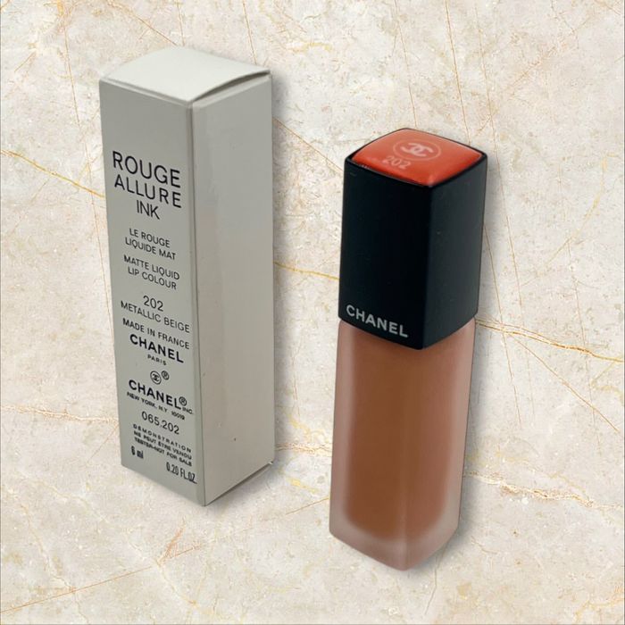 Chanel Rouge Allure Liquid Velvet матово темно червило