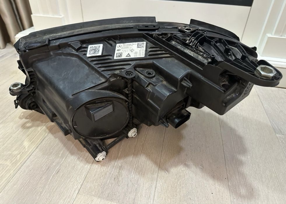 Vand Eleron Dodge Challenger si Far Mercedes E class model w213