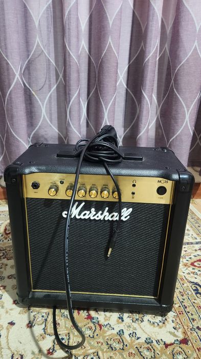 Бас гитара 5 струнка и комбо усилитель маршал