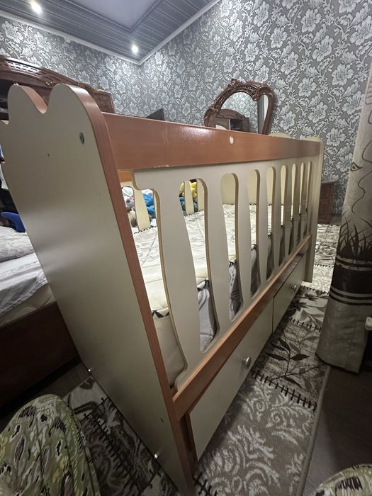 Детская кроватка с ортопедическим матрасом.