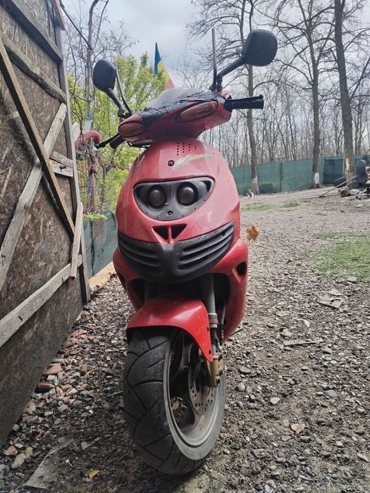 Vând scuter Suzuki katana 2 t 49cc