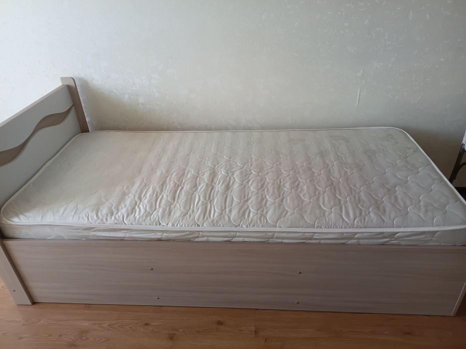 Продам кровать  1 спальня