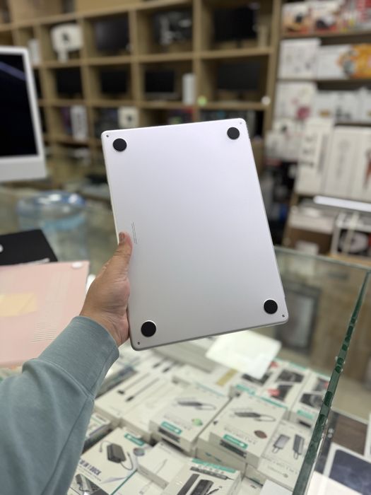 MacBook Air 13 inch M4 16/256 2 sikl Б/у идеал