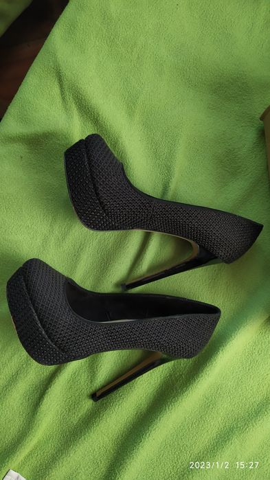 Обувки на висок ток Bershka размер 37