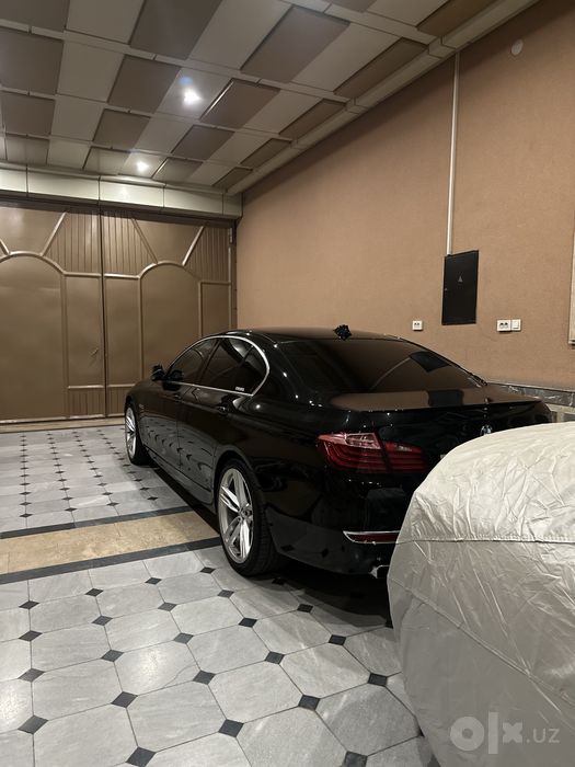BMW M5 F10 528i.
