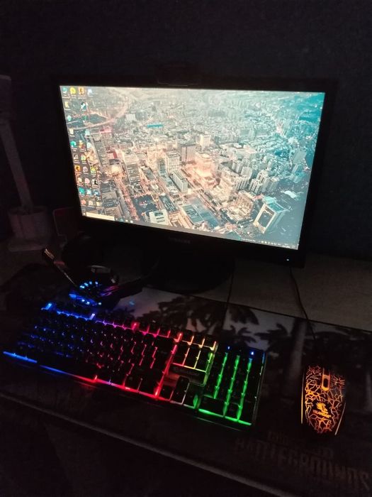 Компьютер сотилади креслоси билан умуман айби йок ойин учун Дим зор