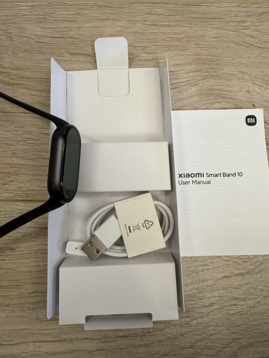 Нова с гаранция Гривна Xiaomi Smart Band 10, черен цвят