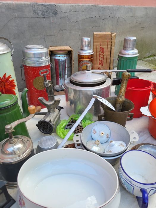 Мясорубка, термос, казан, ёмкости для хранения