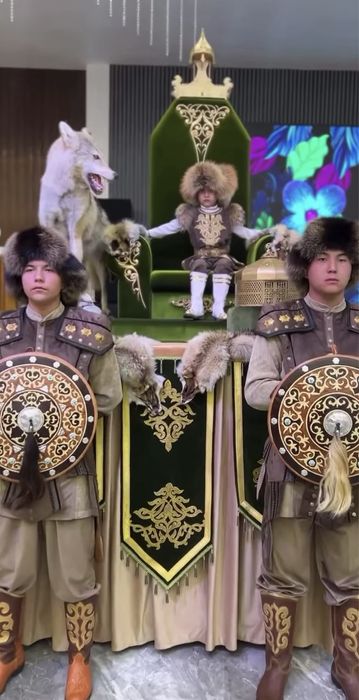 Трон, тақ, сүндет той