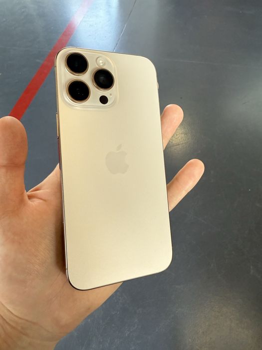 Vand iPhone 16 Pro Max impecabil