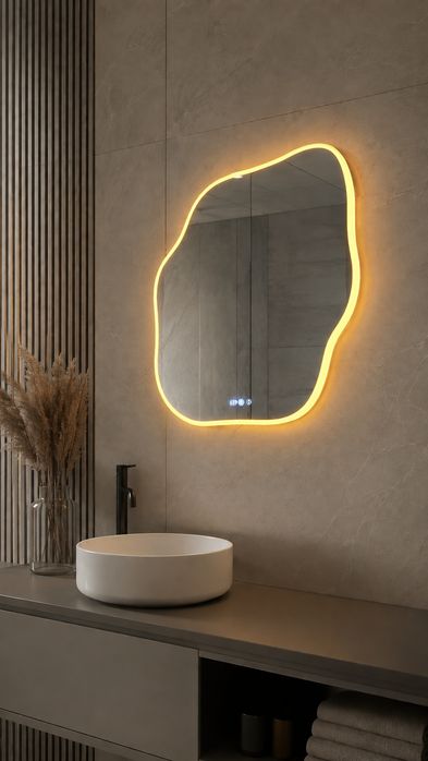 Фигурное зеркало с LED-подсветкой для ванной комнаты