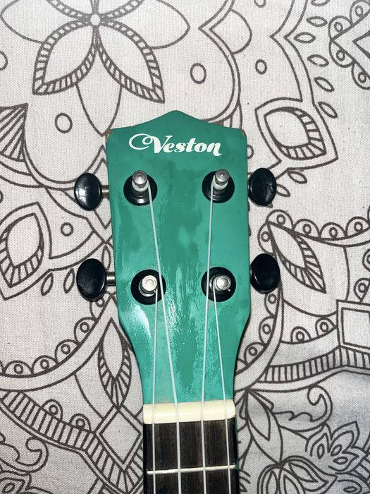 Укулеле Veston зеленая