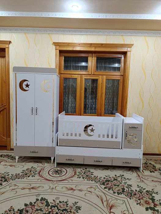 Bolalar uchun kravat shkaf