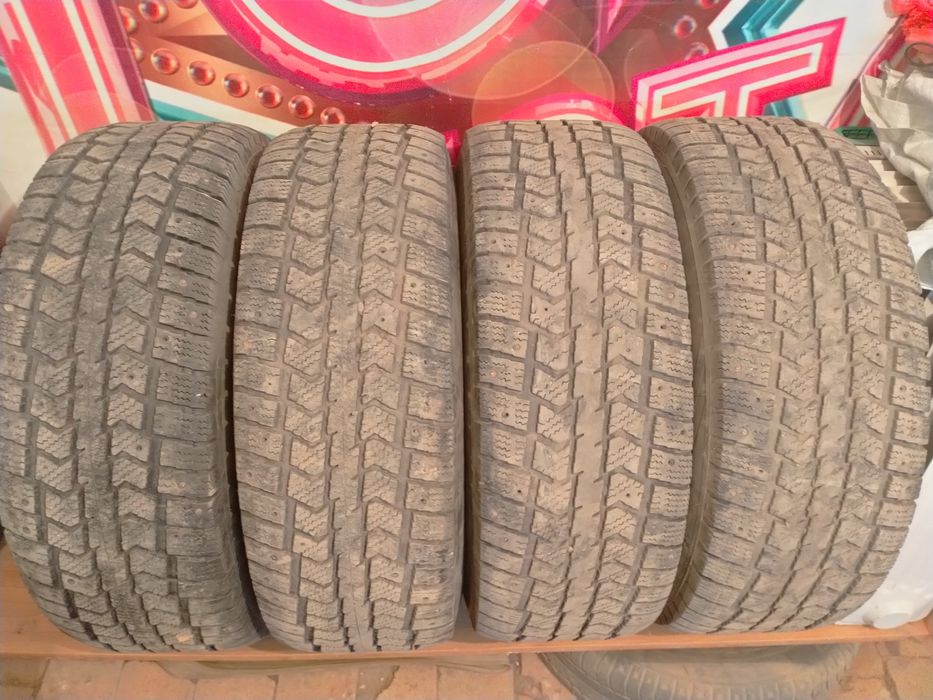 Автошины зимние 235/65-16с