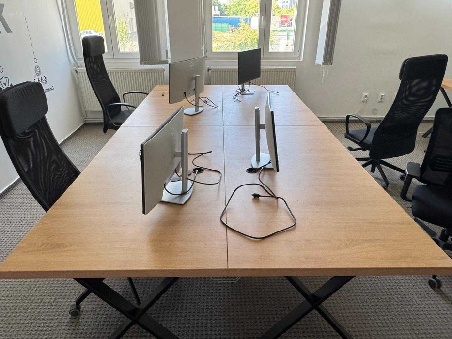 Mese birou cu scaune ergonomice