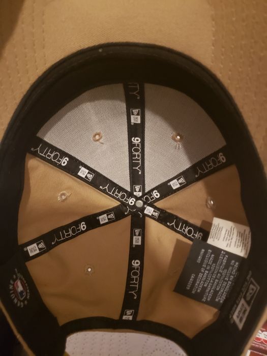 Vând șapcă nu a fost purtată