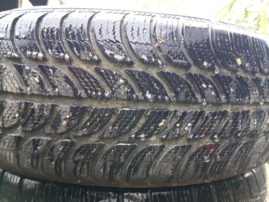 Vând 4 cauciucuri 185/65R15 / M+s aproape noi