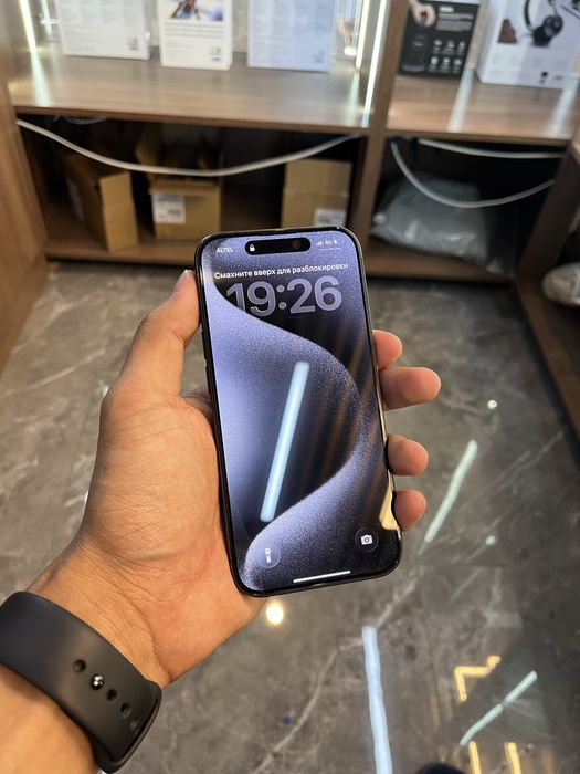 iPhone 15 Pro синий