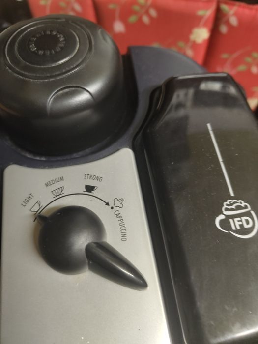 Кафе машина  De Longi Ce9 за експресно и капучино...