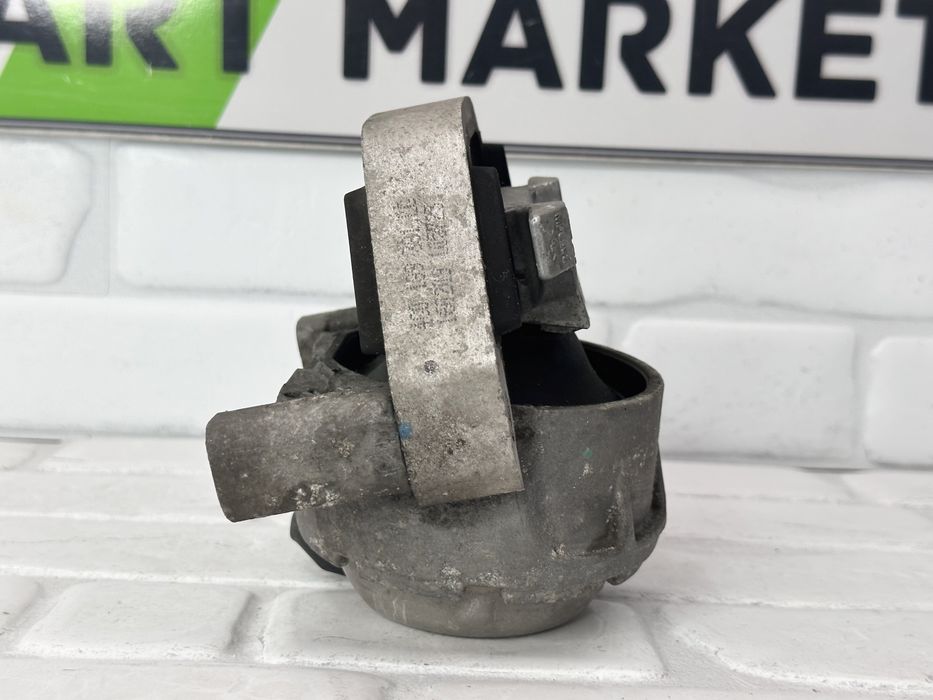 Ляв тампон двигател AUDI A6 A7 4G CRT 272 218 4G0199381LE