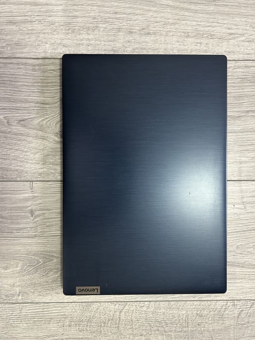 Laptop Lenovo Ideapad 3 4GB RAM și 500GB SSD