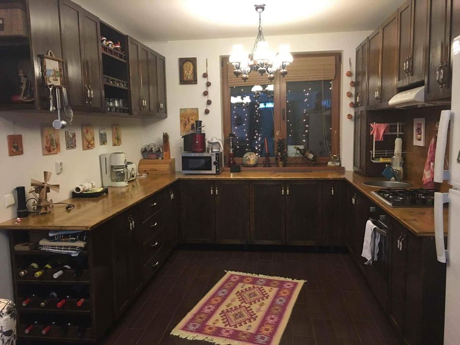 Inchiriez pe termen lung casa de vacanta la Predeal