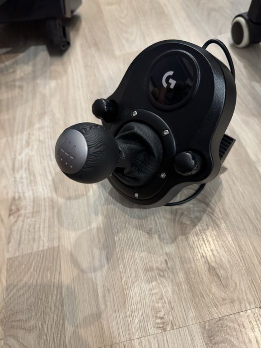 Volan Logitech G29 + schimbător impecabil