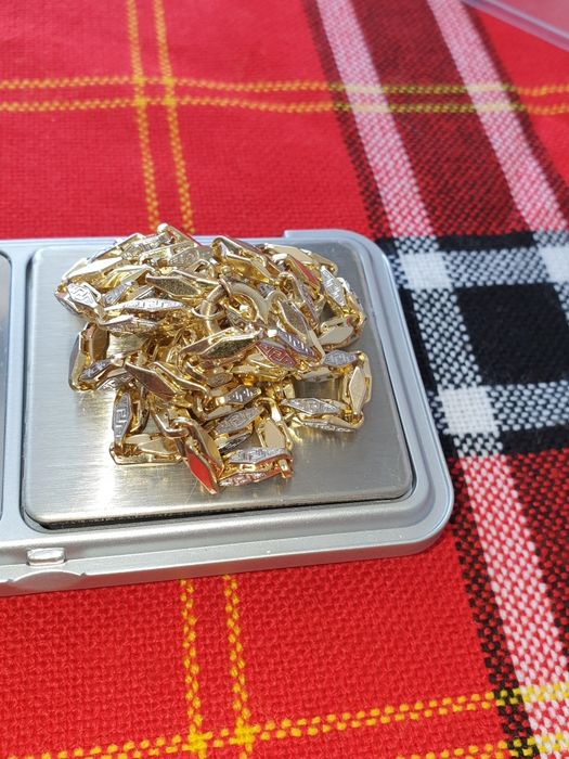 Златен синджир версаче