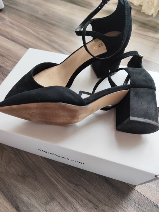 Pantofi ALDO
 Vârf ascutit, iar in spate călcâiul este bine fixat. Inc