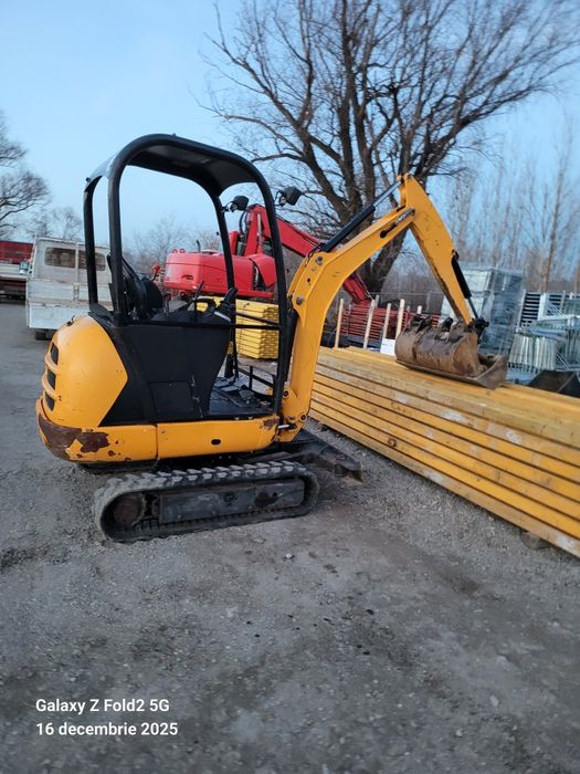 Miniescavator jcb model 8018 3 cupe și rampi