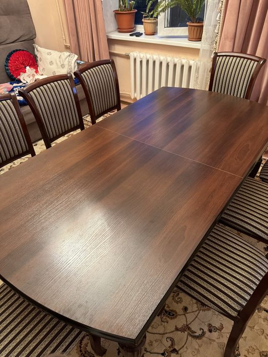 Стол и стулья на 10 персон