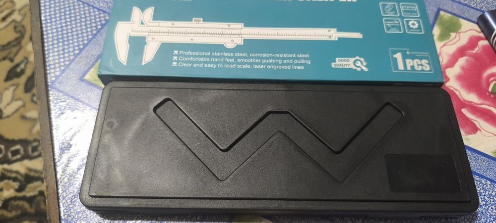 Продаю VCANO новый штангенциркуль 150 мм