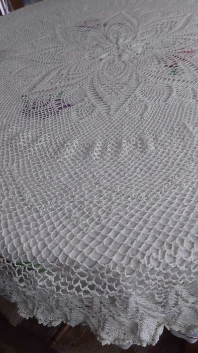 Продавам покривки за кръгла маса на една кука