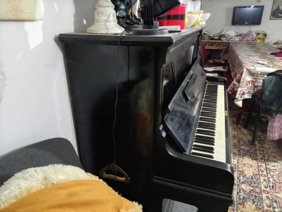 Pian vertical Julius Blüthner – Leipzig