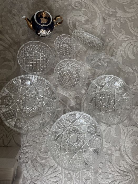 Xrustal idishlar sotiladi