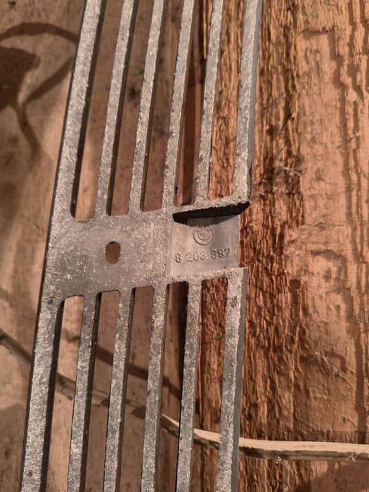 Решетка капота БМВ