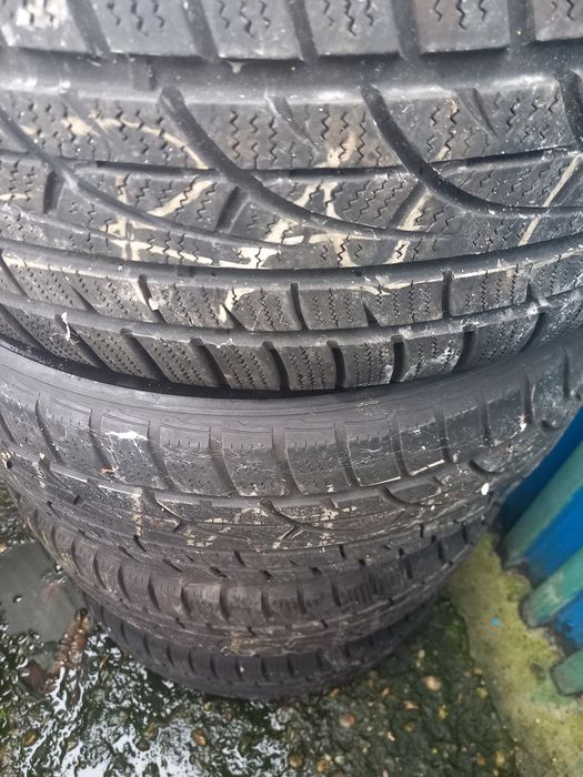 Hankook 225/55/16 4 броя зимни