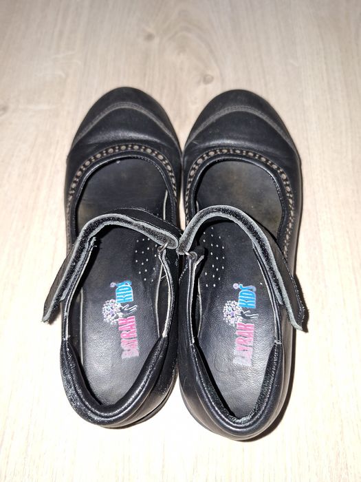 Продам обувь детскую