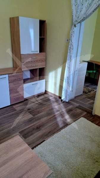 Дава се под наем етаж от къща в Център!  11690581