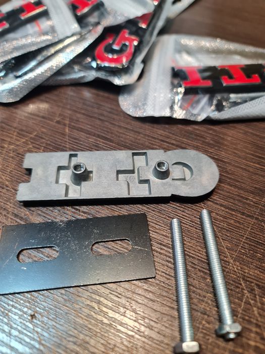 Емблема за GTI за маска на Фолксваген Голф