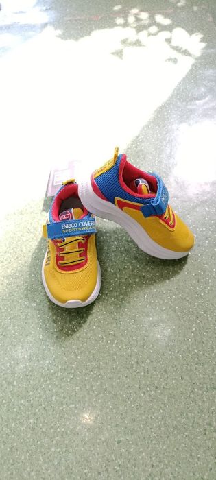 Детские кроссовки