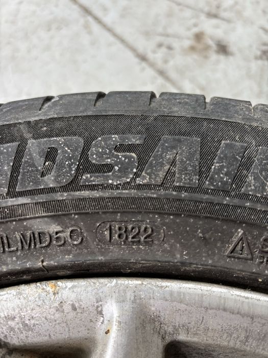 Vând 2 Roti, Jante originale Audi pe 17 cu cauciucuri de vară