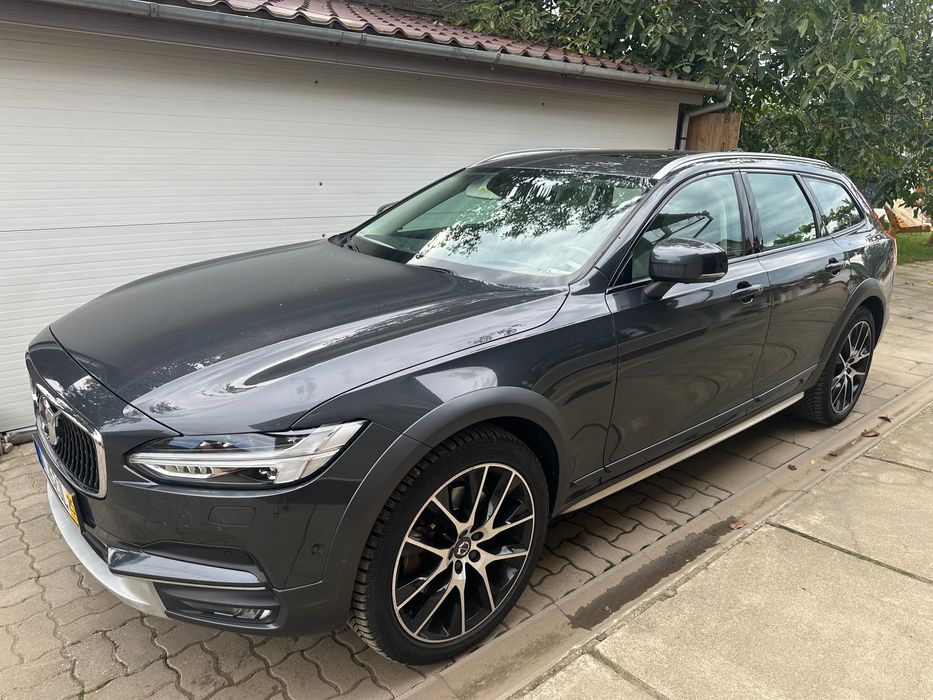 Volvo v90 Cross Country
